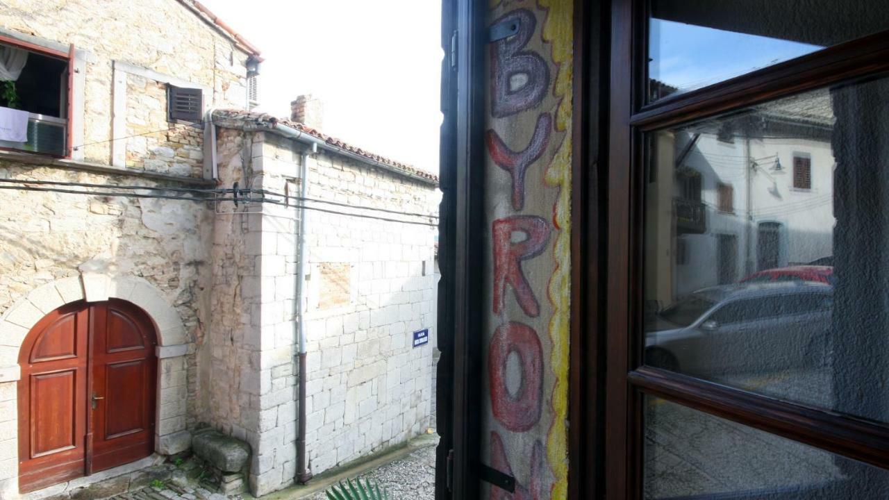 Studio Apartman Galerija Buzet Exterior photo