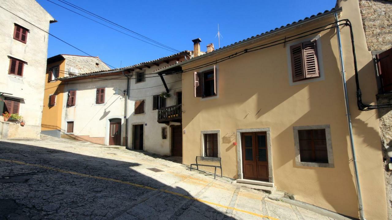 Studio Apartman Galerija Buzet Exterior photo